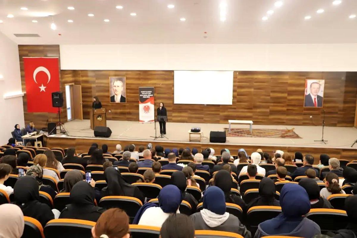 Bayburt'ta İstanbul'un fethinin 573. yılı programla kutlandı