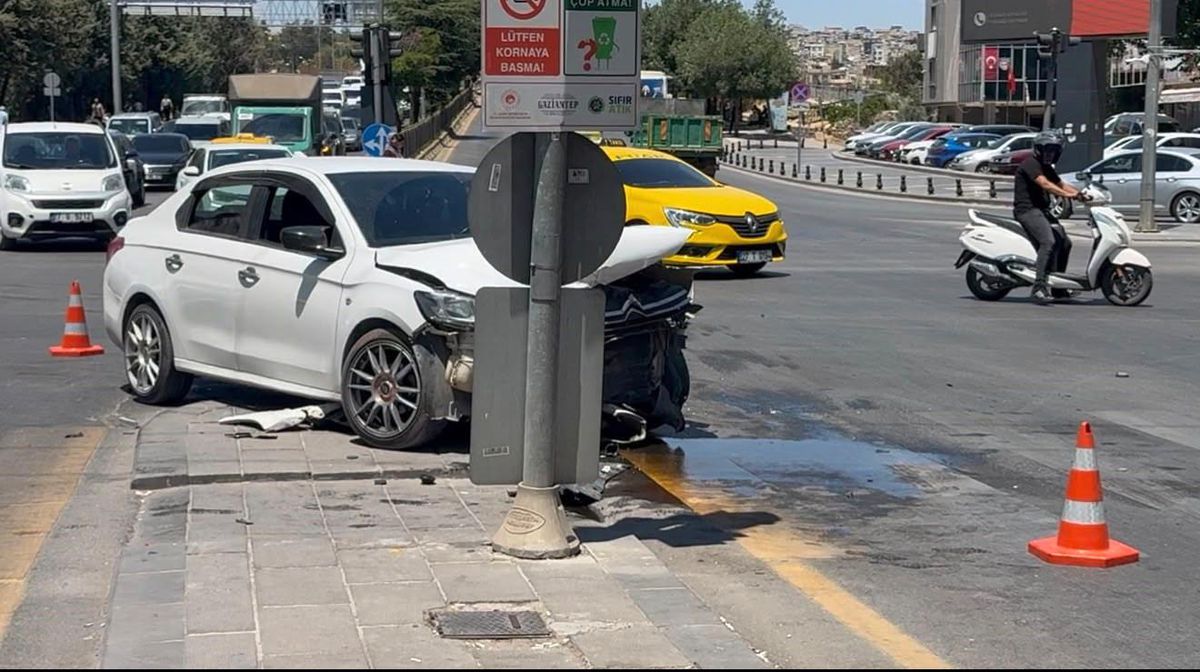 Gaziantep'te zincirleme kaza: 3 araç hasar gördü