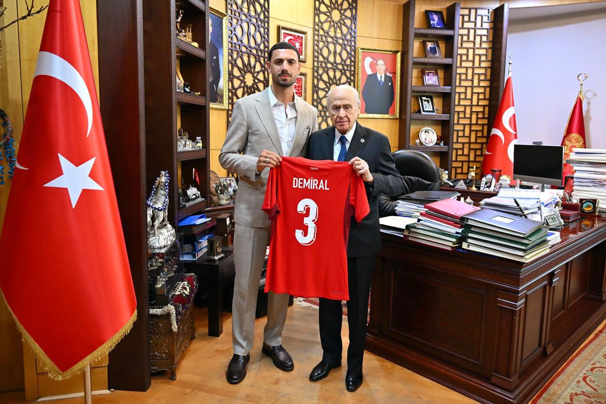 Bahçeli, futbolcu Merih Demiral'ı kabul etti