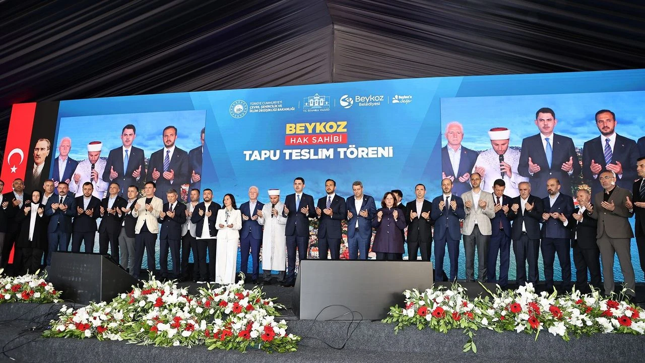 Beykoz'da 1071 hak sahibi tapusunu aldı