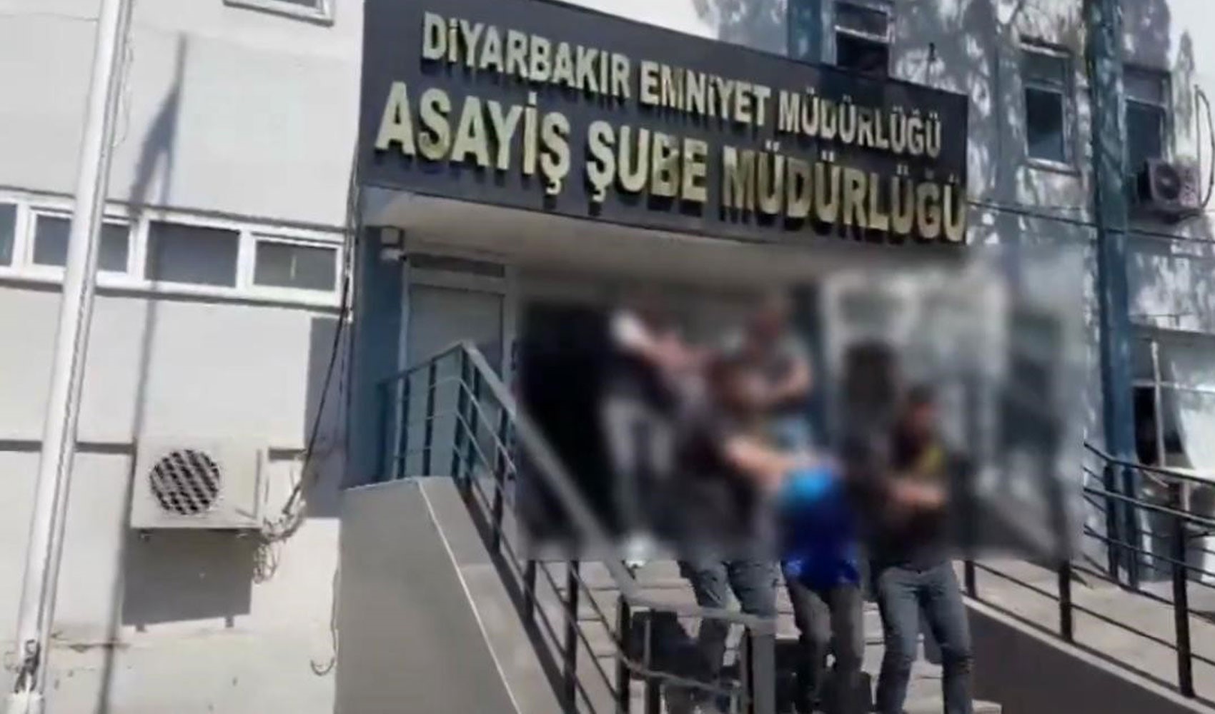 Diyarbakır'da Yapı Kredi Bankası şubesine silahlı saldırıyla ilgili 2 tutuklama