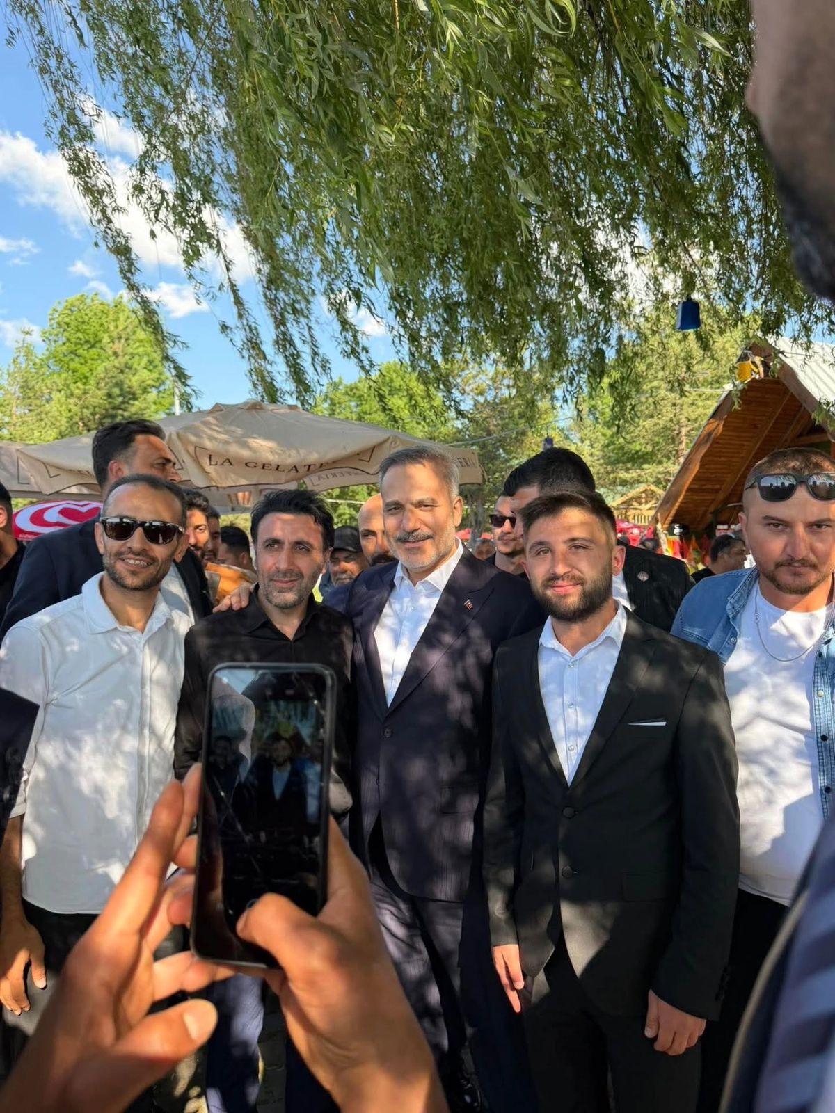 Hakan Fidan ve Ömer Çelik Bolu'da göl kenarında vatandaşlarla buluştu