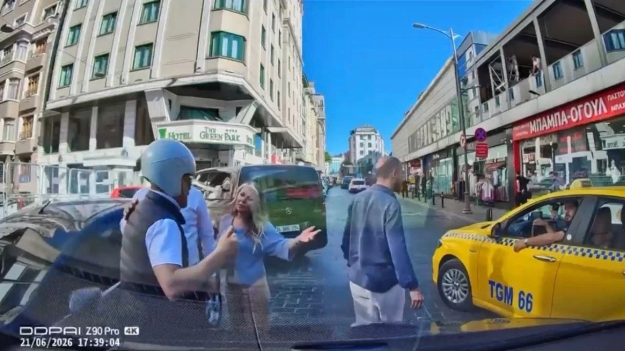 Beyoğlu’nda yol verme kavgası kamerada: “Boksörüm, çeneni kırarım” diyerek tehdit etti