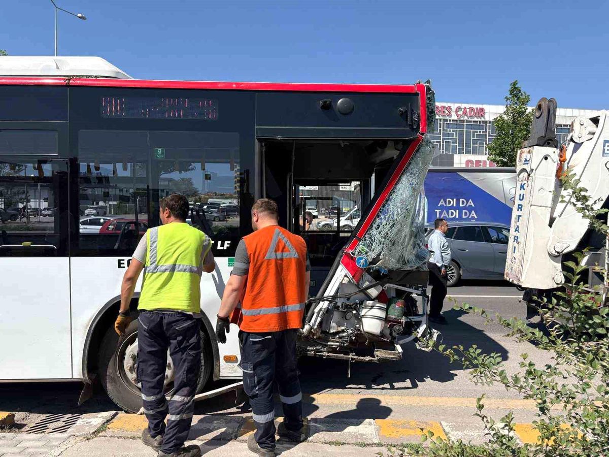 Başkentte EGO otobüsü kaza yaptı: 1 ölü, 9 yaralı