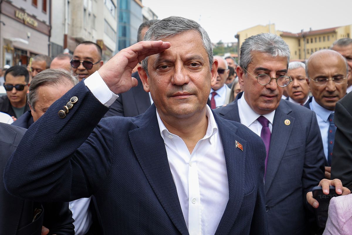 Özgür Özel, Kurucular Kurulu'nun oy birliğiyle YENİ Parti’nin genel başkanı seçildi