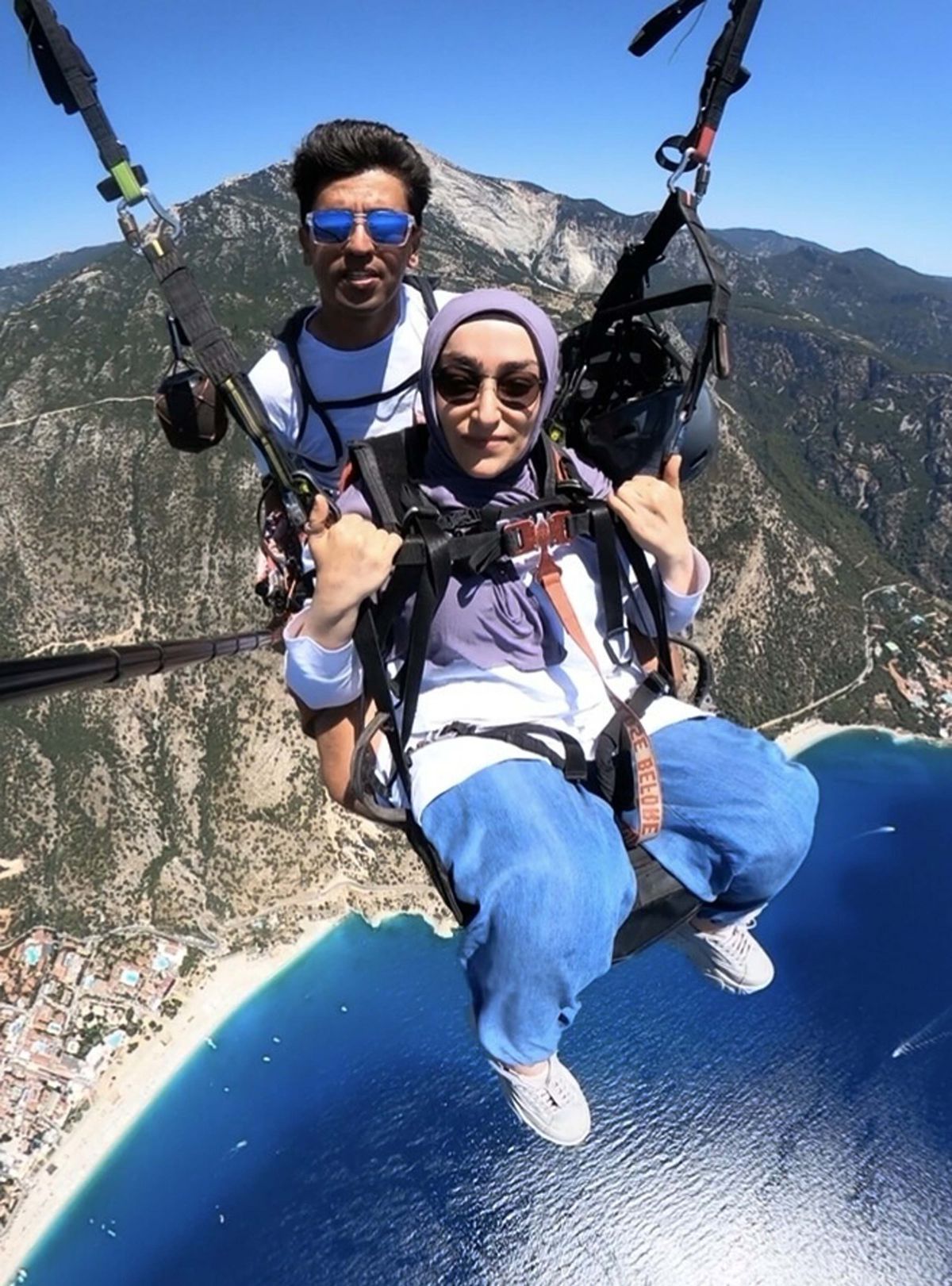 Yürüme engelli Münire, yamaç paraşütü ile uçma hayalini gerçekleştirdi
