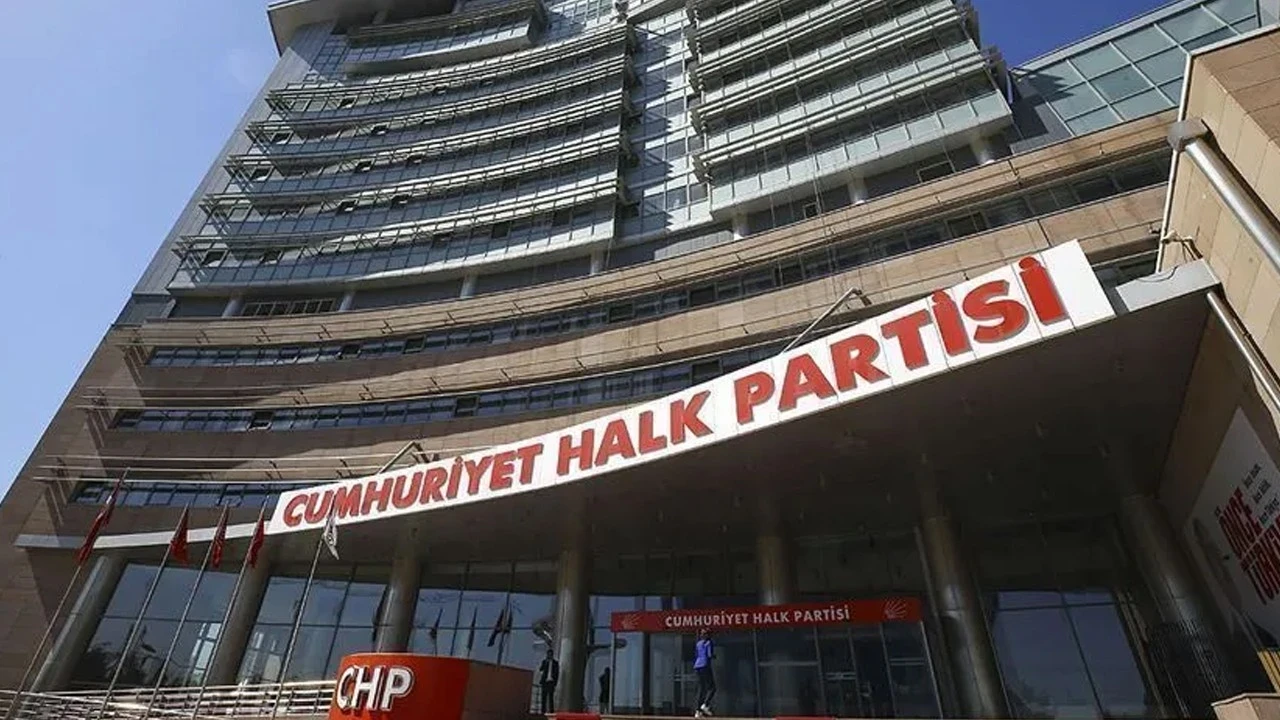 CHP'de teşkilat değişikliği: 15 atama, 7 fesih