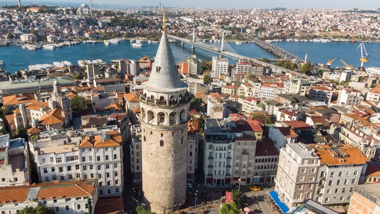 Bugünden itibaren geçerli! İstanbul'da havai fişek ve meşale kullanımına yasak