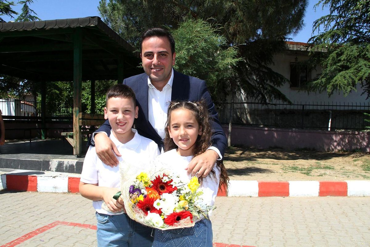 Kula'da 5 bin 557 öğrenci karne heyecanı yaşadı