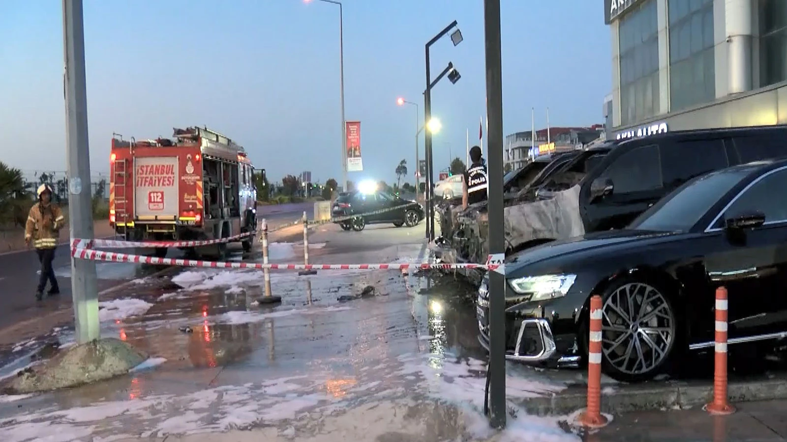 50 milyon liralık 4 otomobil kül oldu!