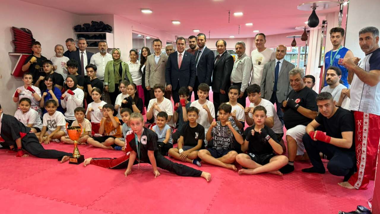MHP Eskişehir İl Başkanlığı’ndan şampiyonlara tebrik ziyareti! İl Başkanı Ayhan Sezer’den anlamlı mesaj