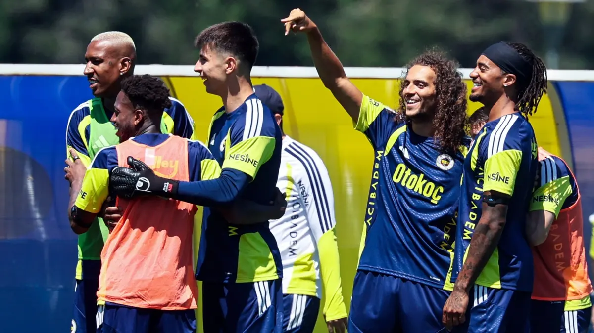 Fenerbahçe'de yeni sezon mesaisi devam ediyor
