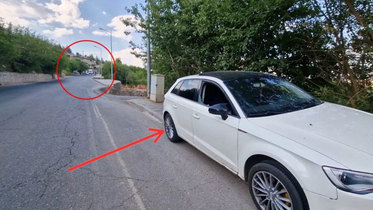 Aracını kurşun yağmuruna tuttular: Sürücü kurtarılamadı