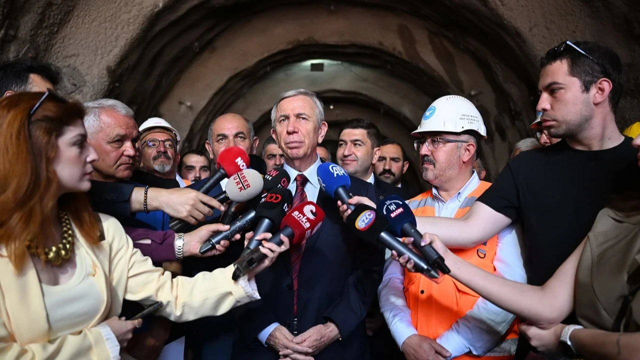 Mansur Yavaş, Mamak Metrosu'nda incelemelerde bulundu