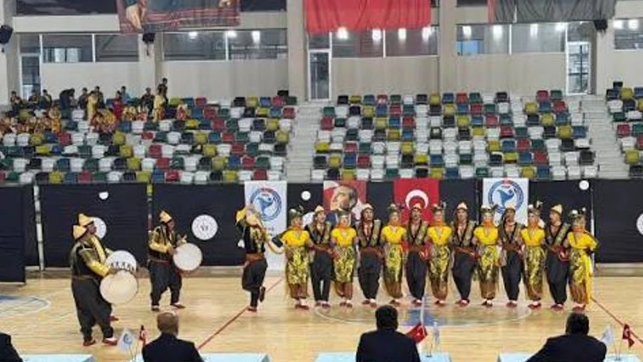 Kilis’te halk oyunları ve müzik şöleni