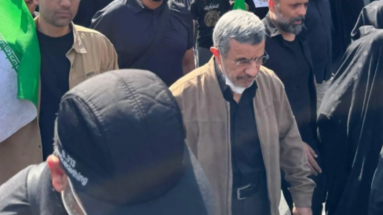 Ahmedinejad, aylar sonra ilk kez Hamaney'in cenaze töreninde görüntülendi