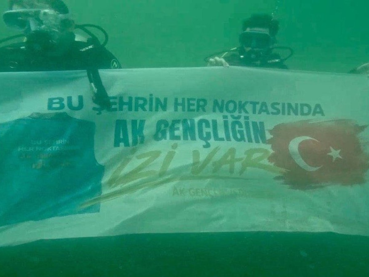 AK Parti İstanbul Gençlik Kolları'ndan Maltepe Sahili’nde su altı temizliği