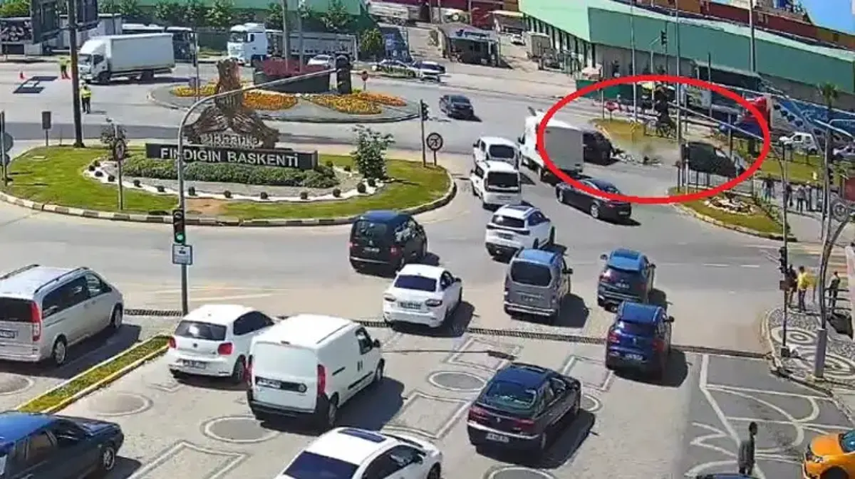 Giresun'da iki otomobilin çarpıştığı kaza kamerada