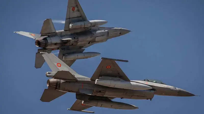 Romanya, hava sahasına izinsiz giren İHA'yı F-16 ile düşürdü