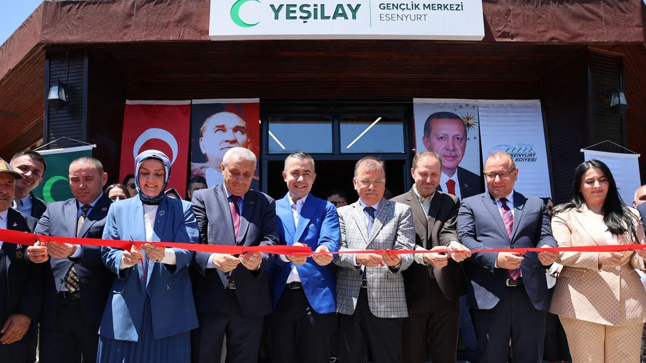İstanbul’un ikinci Yeşilay Gençlik Merkezi Esenyurt’ta açıldı: Bir çay iç, bağımlılıkla mücadeleye katıl!
