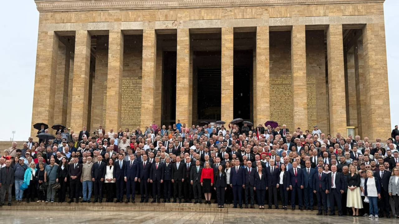 Yeni Parti'nin ilk ziyareti Anıtkabir'e: Pusulamız ve güvencemiz milletimizdir