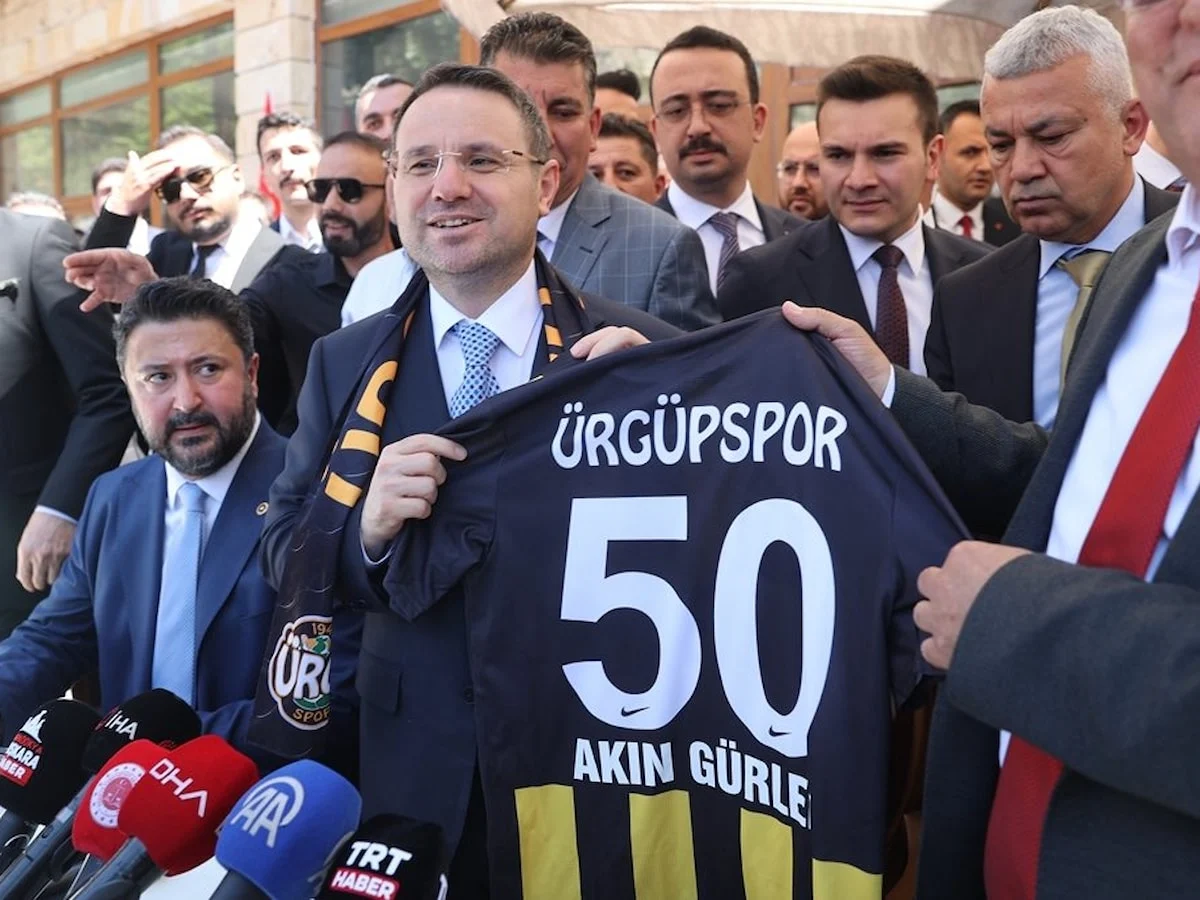 Bakan Akın Gürlek memleketinde vatandaşlarla buluştu