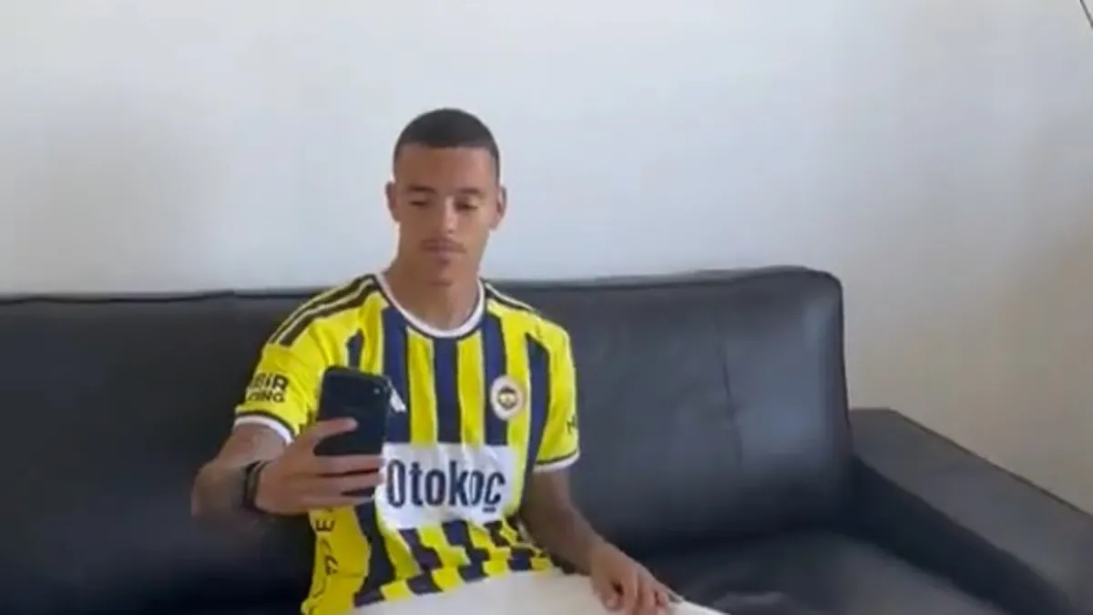 Fenerbahçe mutlu sona ulaştı! Mason Greenwood formayı giydi: Geliş saati belli oldu