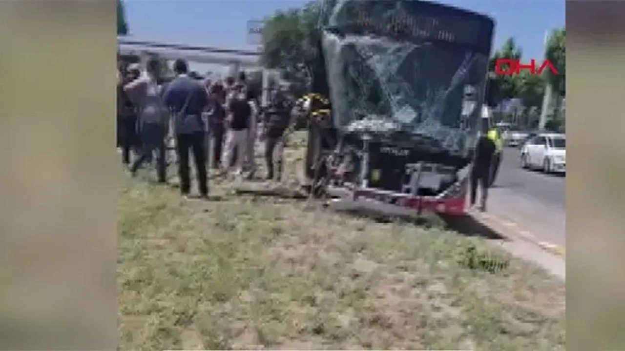Ankara'da belediye otobüsü kaza yaptı! Yaralılar var