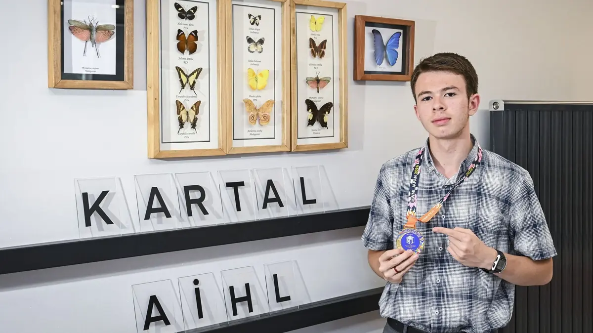 Uluslararası arenada altın başarı: Kartal AIHL öğrencisi dünya matematik şampiyonu oldu