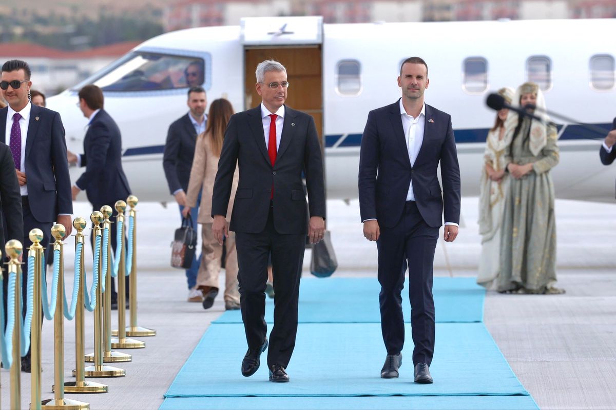 İngiltere ve Karadağ Başbakanları NATO Zirvesi İçin Ankara'ya Geldi
