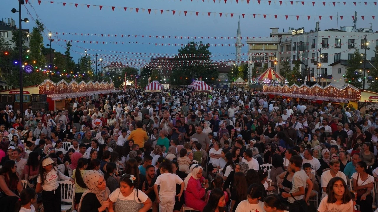 Topkapı Kaleiçi’nde nostalji rüzgârı! Nostalji Günleri İstanbul’un dört bir yanından ziyaretçi ağırlıyor