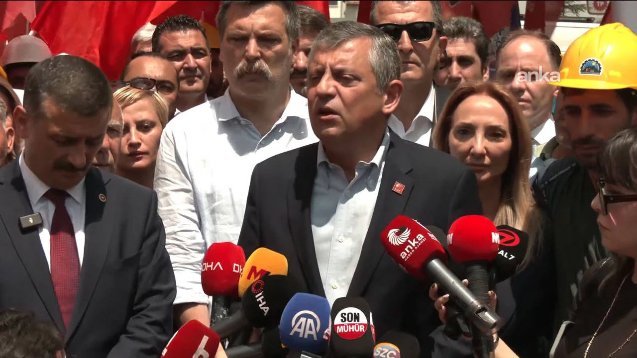 Doruk Madencilik işçilerinden Yıldızlar Holding önünde eylem: Özgür Özel destek verdi