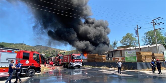 Kocaeli'de boya fabrikası yangını: 1 işçi hayatını kaybetti