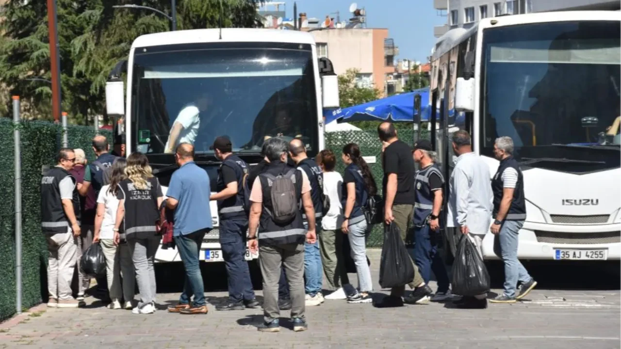 Ege Üniversitesi'nde kamuyu 3,1 milyar TL zarara uğratan şebekeye ağır darbe: Eski başhekim ve genel sekreter dahil 27 tutuklama!