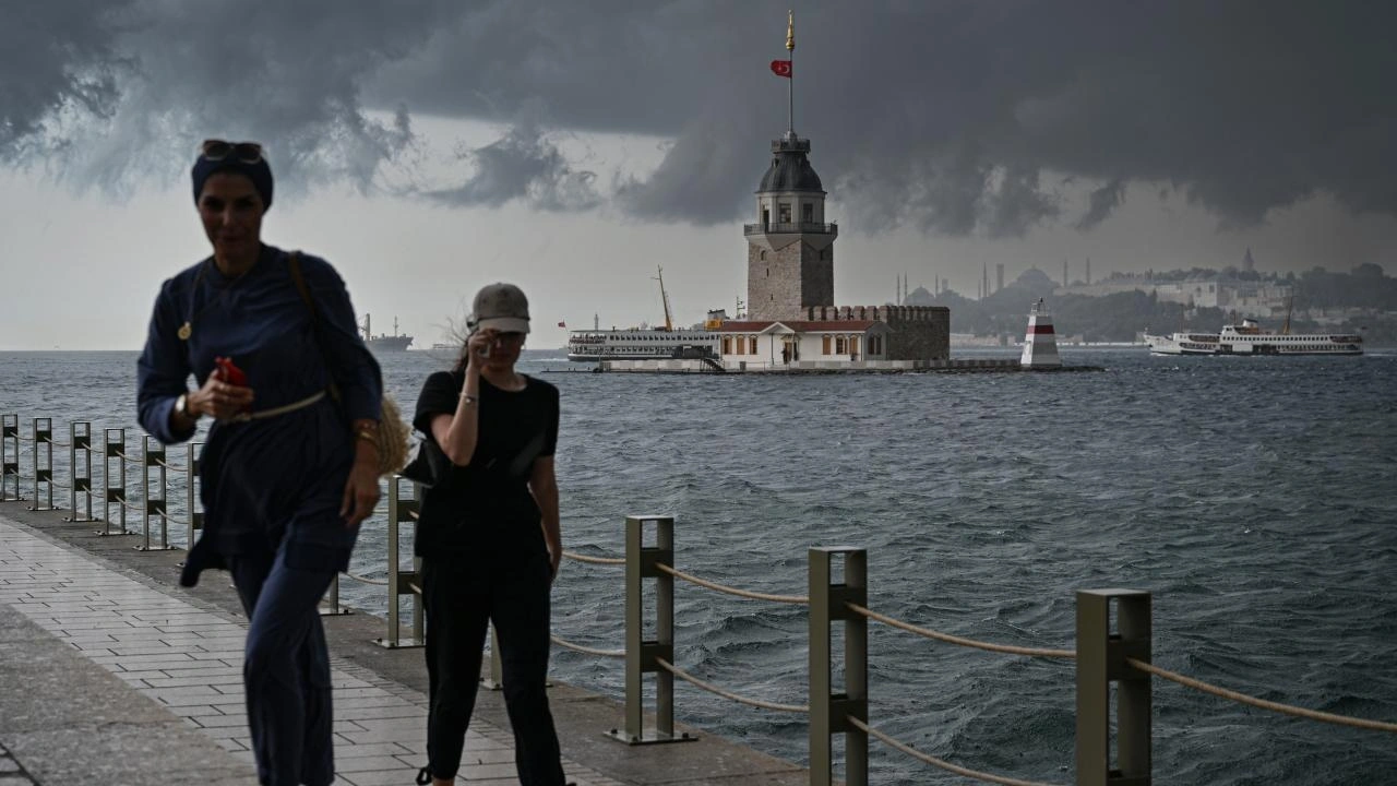 Şiddeti bir artıp bir azalarak İstanbul'u esir alacak! Sıcaklık 7 derece birden düşecek
