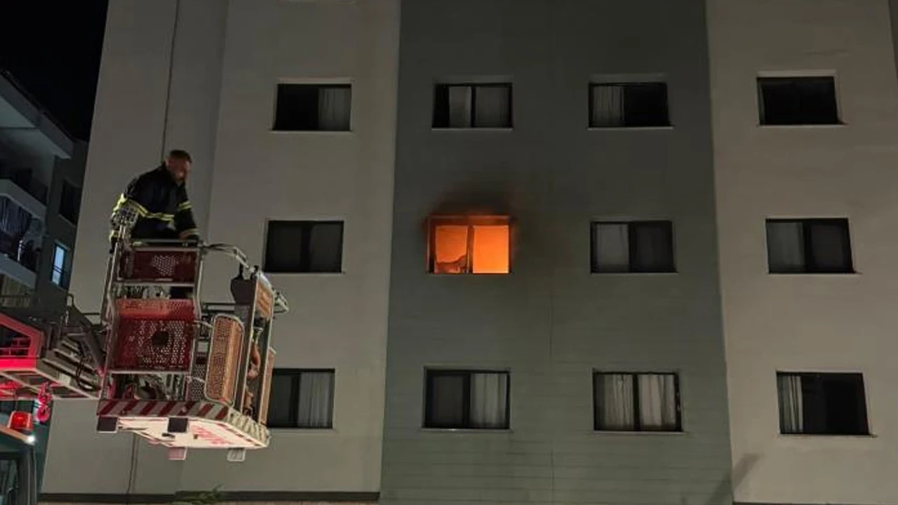 Adıyaman'da 6 katlı binada yangın: 2 kişi dumandan etkilendi