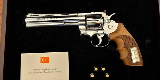 Erdoğan'ın hediye ettiği 'Revolverlar' ülkeleri harekete geçirdi