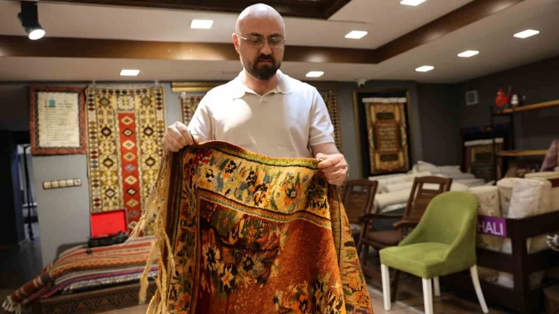O kadar kıymetli ki yere serilmiyor, özel ziyaretçiler için kasadan çıkarılıyor
