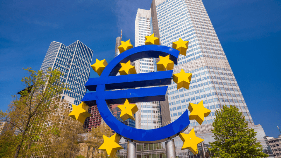 ECB'den sürpriz karar! 3 yıl sonra faiz artırdı