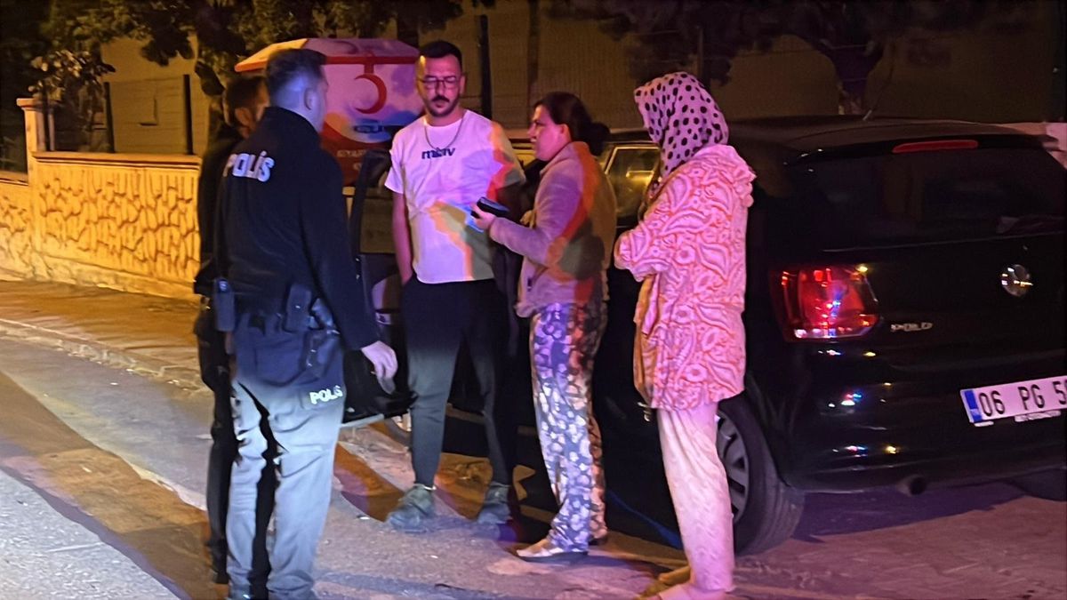 Park halindeki iki otomobile çarpıp, kaçan alkollü sürücü aracında uyurken yakalandı