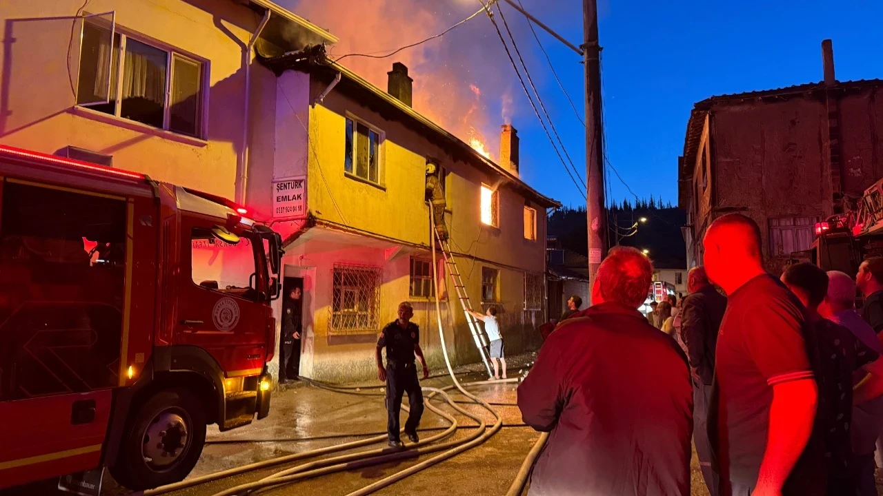 Korkunç olay! Ekipler yanan evde korkunç manzarayla karşılaştı