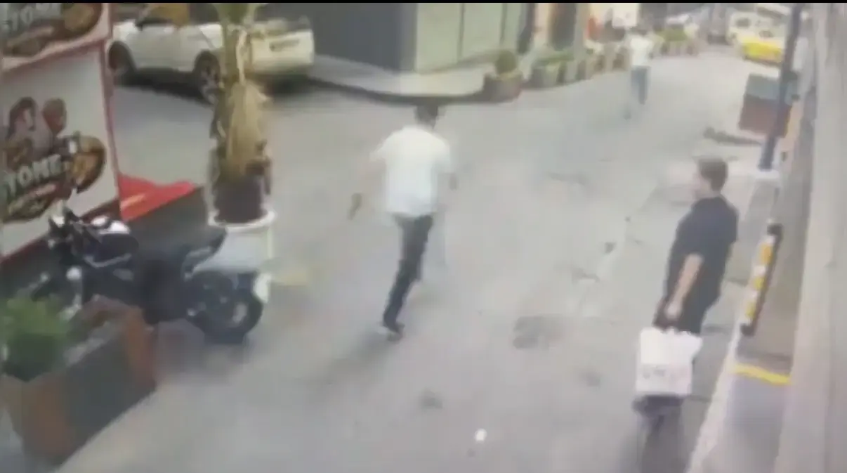 Şişli'de yankesicilik yaparken suçüstü yakalandılar! 14 yaşındaki şüphelinin 470 suç kaydı çıktı