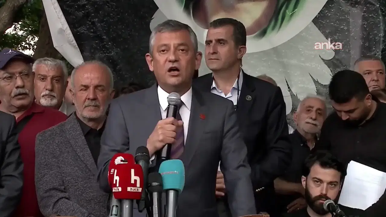 Özgür Özel Garip Dede Cemevi’nde konuştu: ‘Bugün de zalimin karşısında, mazlumun yanındasınız’