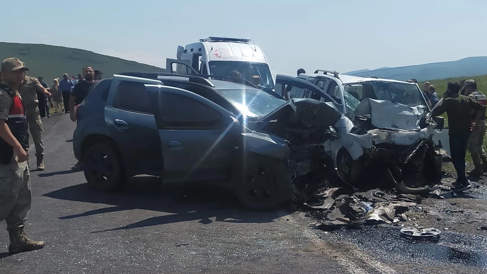Ardahan'da zincirleme kaza: 3 ölü, 4 yaralı