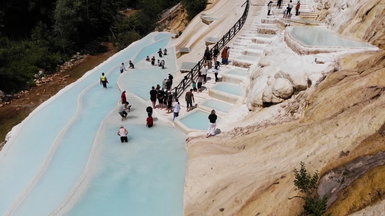 Görenler Pamukkale sanıyor ama burası Karadeniz’in saklı cenneti