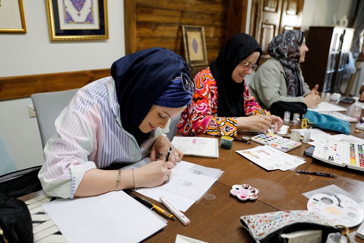 Türk İslam sanatları atölyesinde minyatür eserler tanıtıldı
