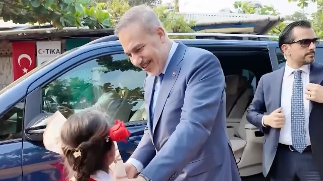 Dışişleri Bakanı Fidan Arakan Mülteci Kampları'nı ziyaret etti: Kardeşlerimizi yalnız bırakmamız söz konusu değil