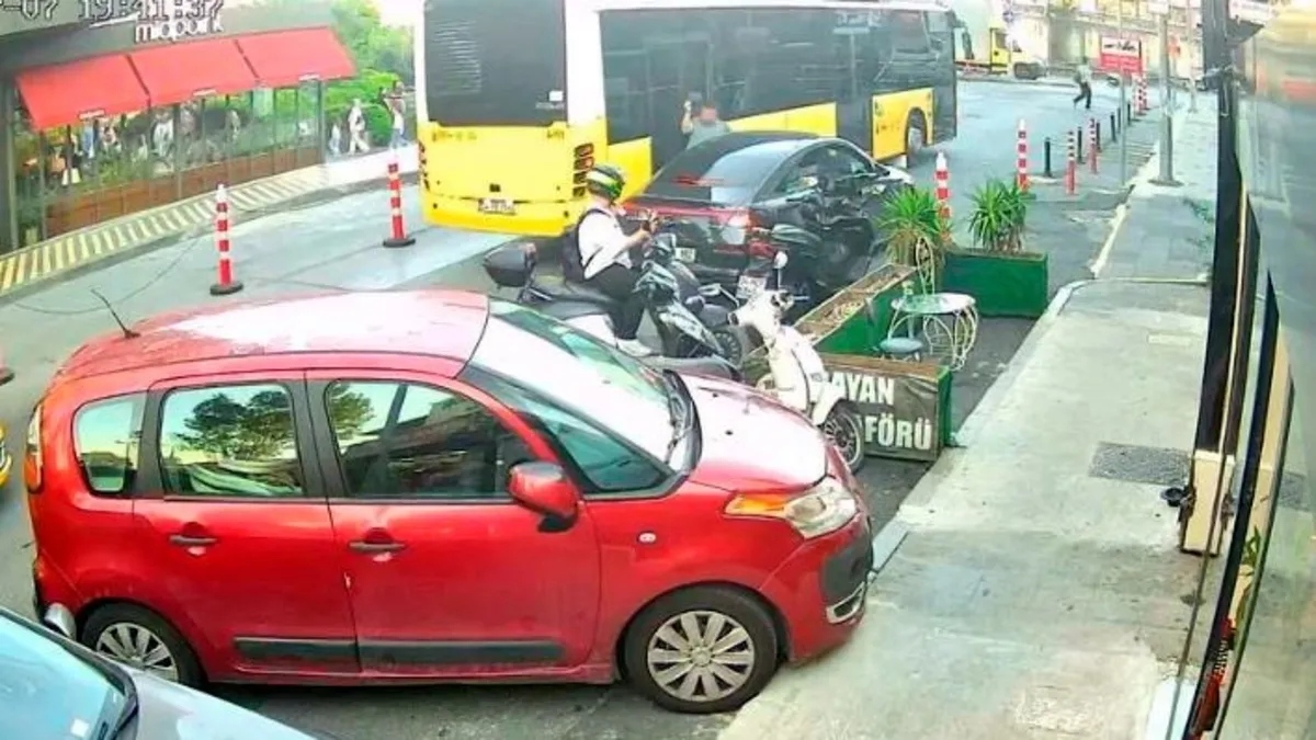 İETT’ye bağlı Özel Halk Otobüsü yol kenarındaki yayaya çarptı