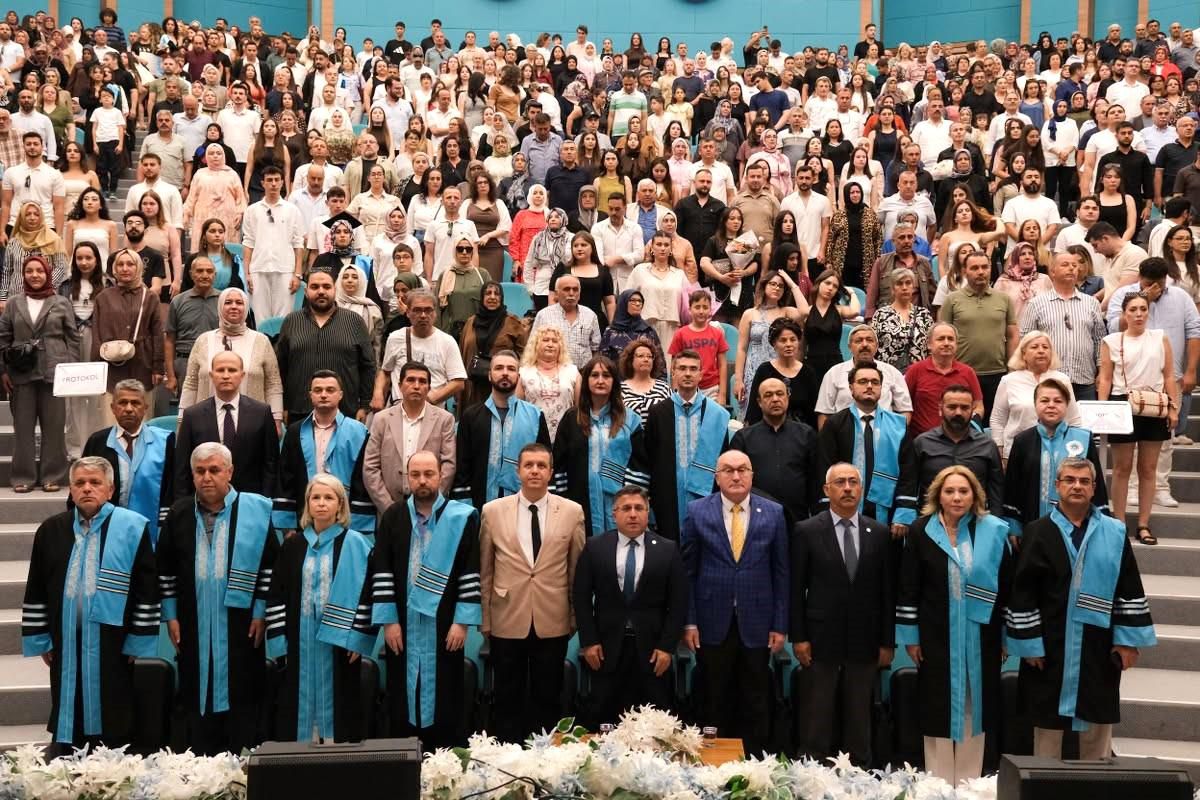 Balıkesir MYO'da mezuniyet töreni düzenlendi