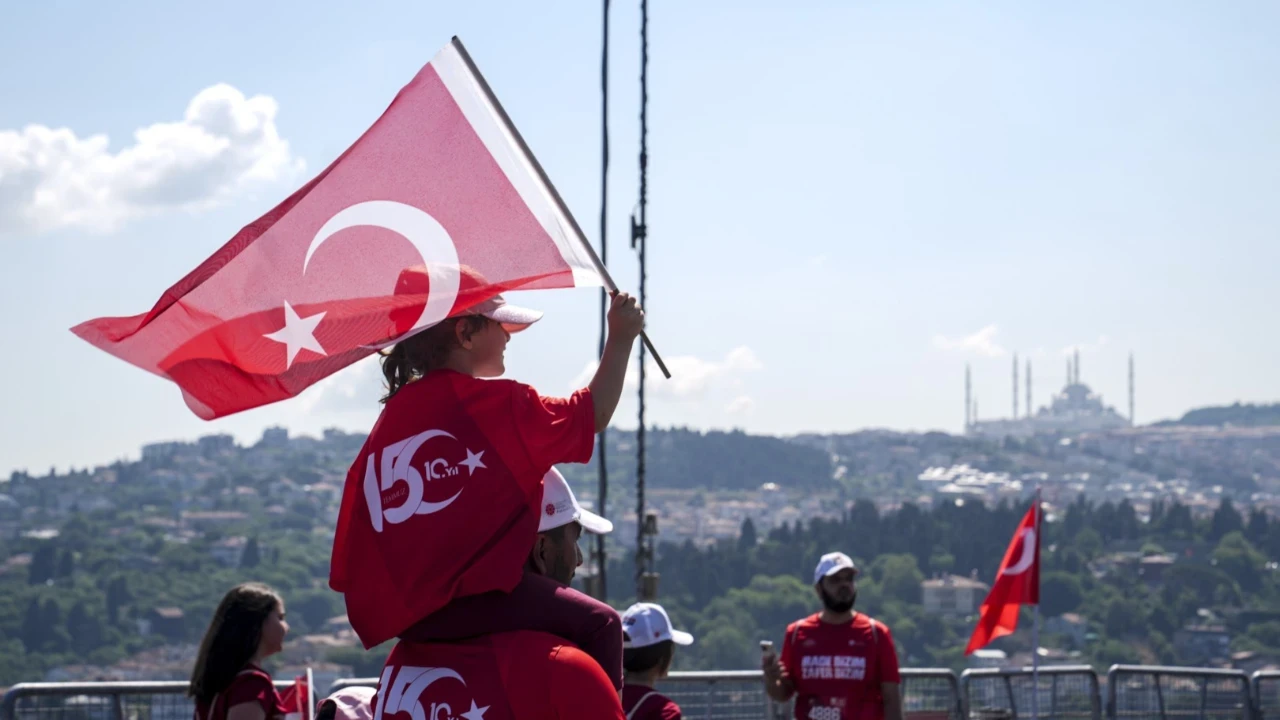 15 Temmuz Şehitler Köprüsü'nde 'İrade Bizim, Zafer Bizim' yürüyüşü